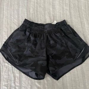 camo lululemon hotty hot shorts